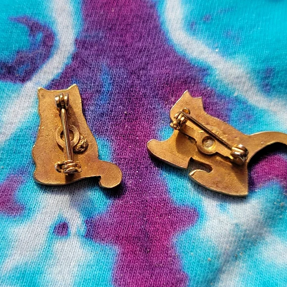 2 small vintage enamel pins with cute Kliban style cats. - Picture 3 of 4